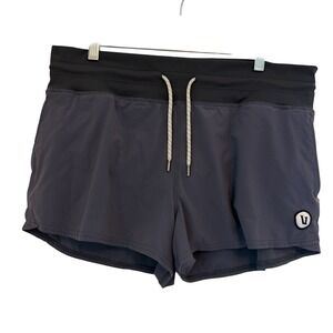 Vuori Seabreeze Shorts Gray Black VW370 Womens Large 2.5 inch Inseam Mesh Liner